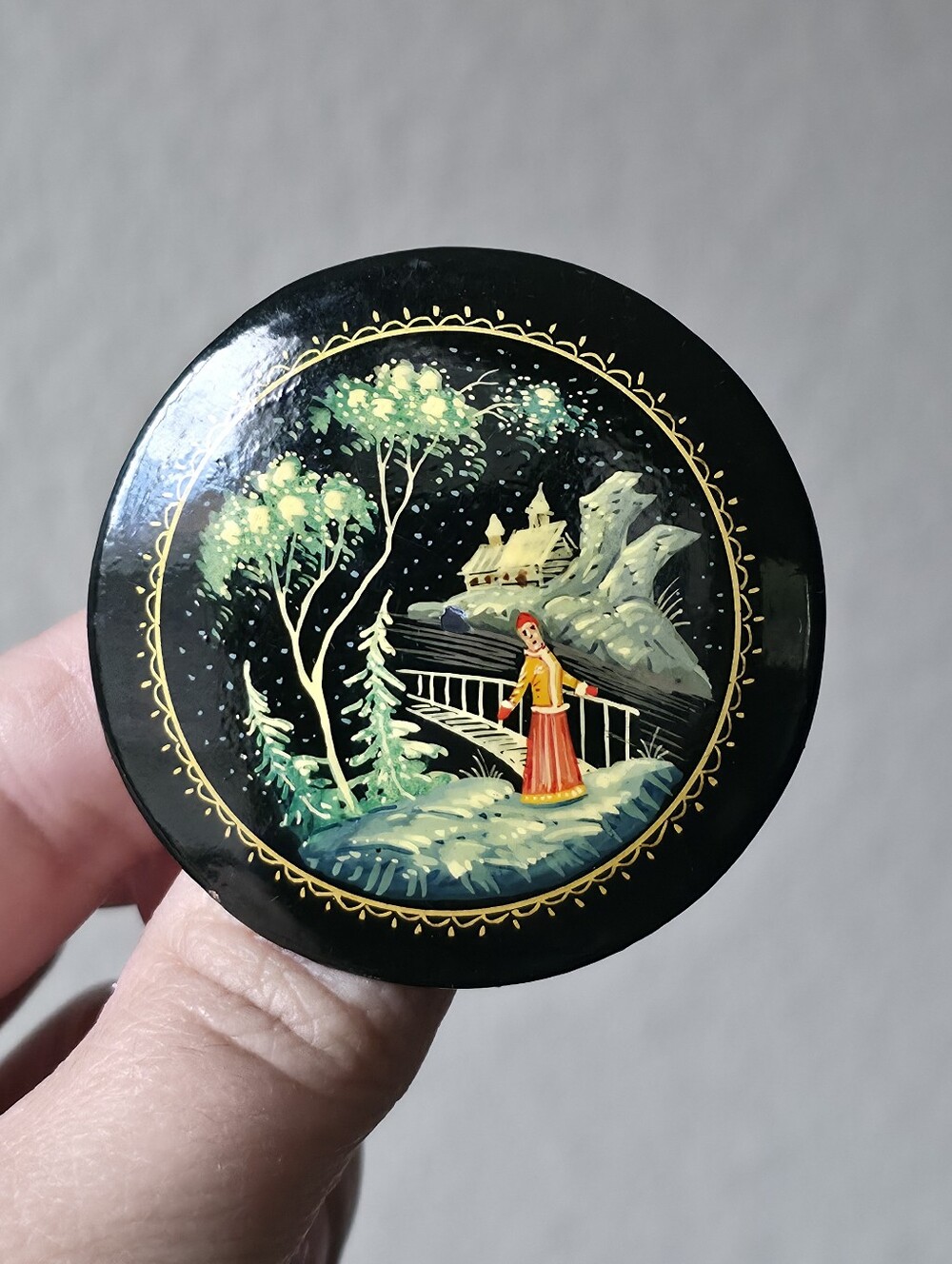 Hand-Painted Round Russian Lacquer Brooch